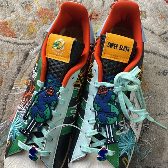 New super earth adidas - Picture 3 of 6